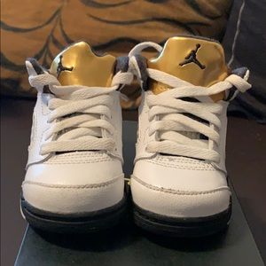 EUC Jordan toddler 5 “gold coin”, 4C